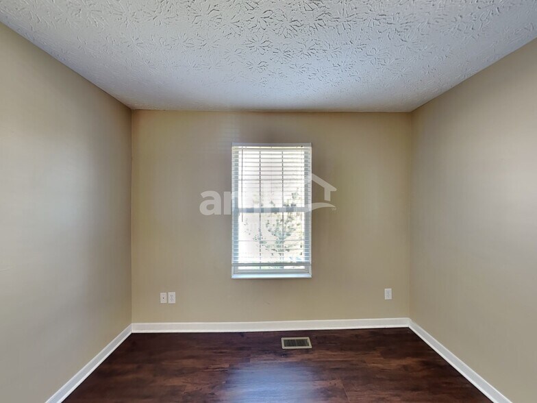 Building Photo - 6500 Morningside Dr