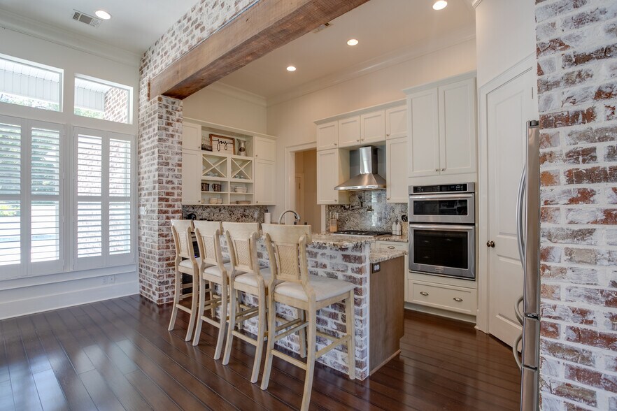 Building Photo - 306 Palermo Dr