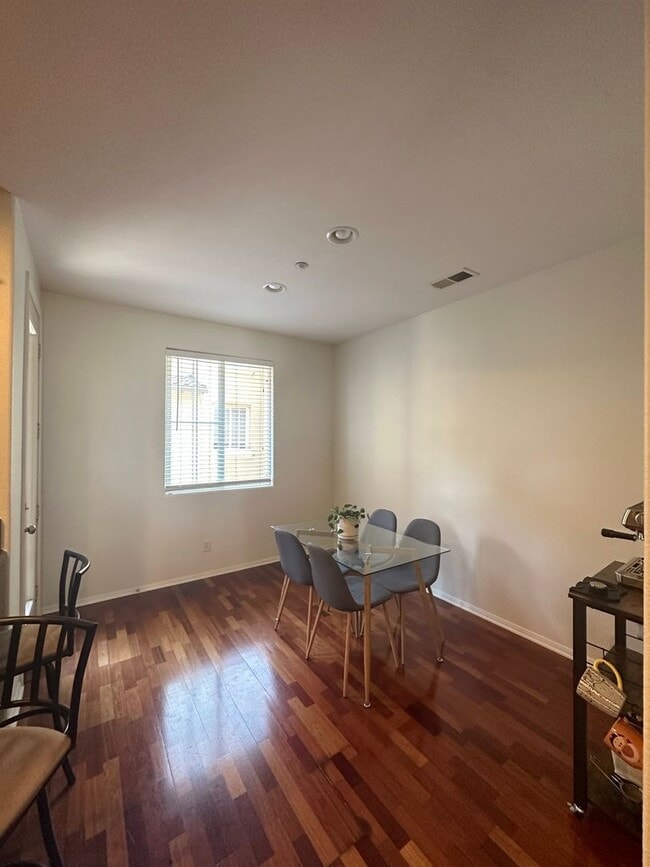 Building Photo - Stunning 3-Bedroom, 2.5-Bath Townhome in the Heart of Torrey Highlands – A Must-See!