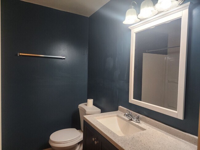 Building Photo - 903 Filbert Ct