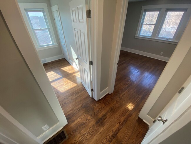 Building Photo - Newly Renovated 3 Bed 2 Bath Home