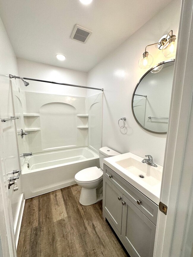 Building Photo - 933 - 320/322 Boggs Avenue