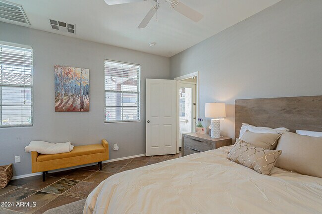 Building Photo - 21124 W Prospector Way