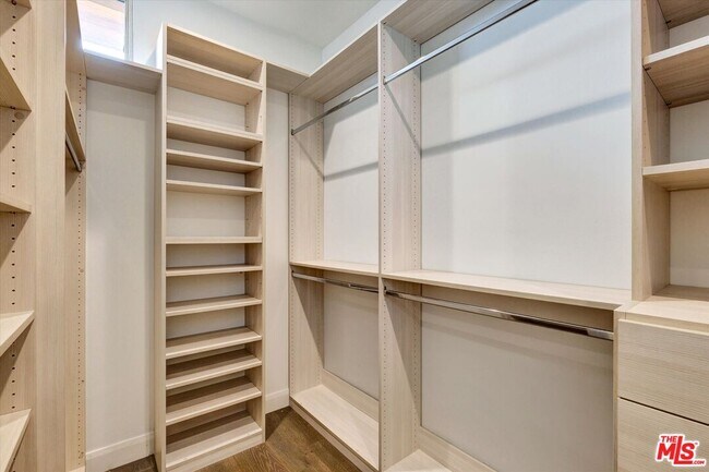 Building Photo - 1249 N Formosa Ave