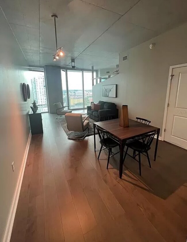 Building Photo - 777 N Ashley Dr