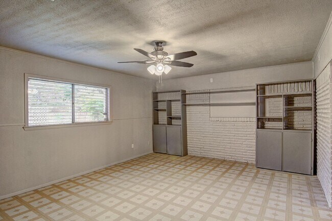 Building Photo - 1030 Monette Dr