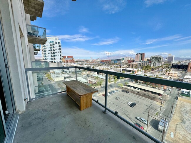 Building Photo - Gorgeous downtown loft at SoHo!