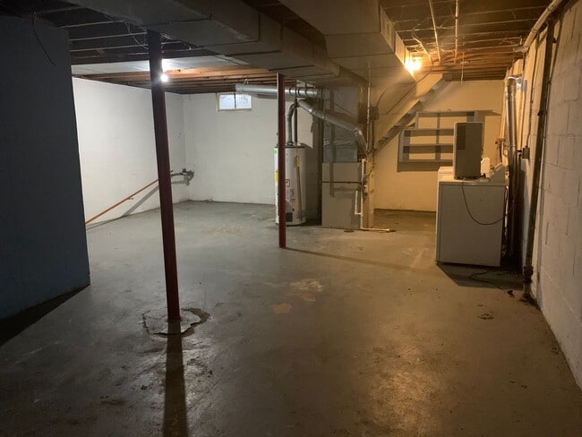 Building Photo - 833 Westmoreland Ave