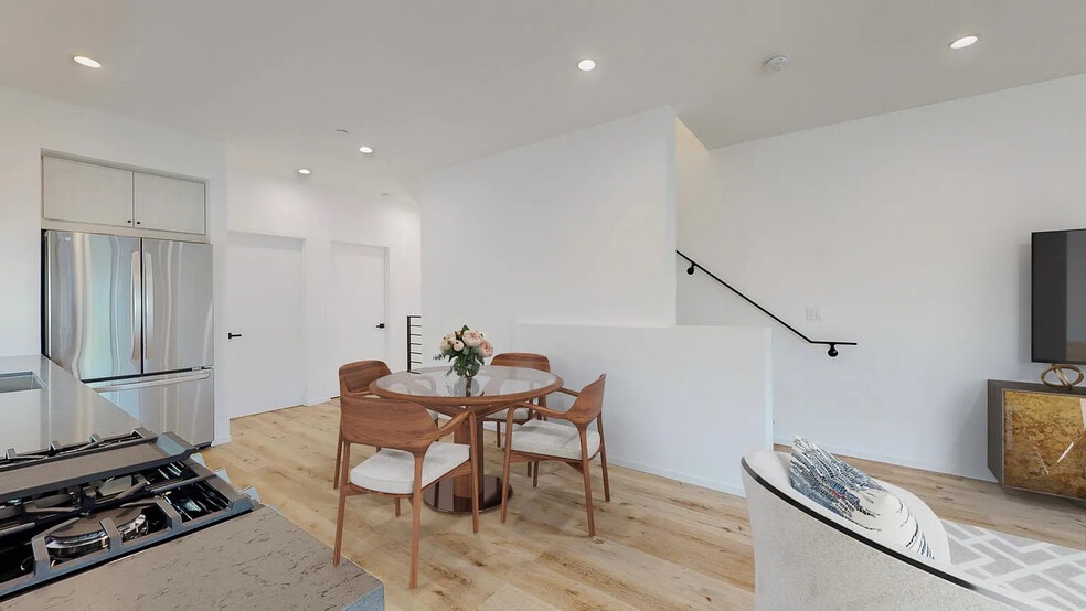 Building Photo - 3820 1/2 Montclair St