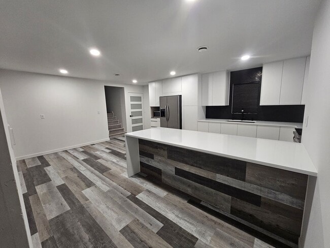 Building Photo - Newly Remodeled Home