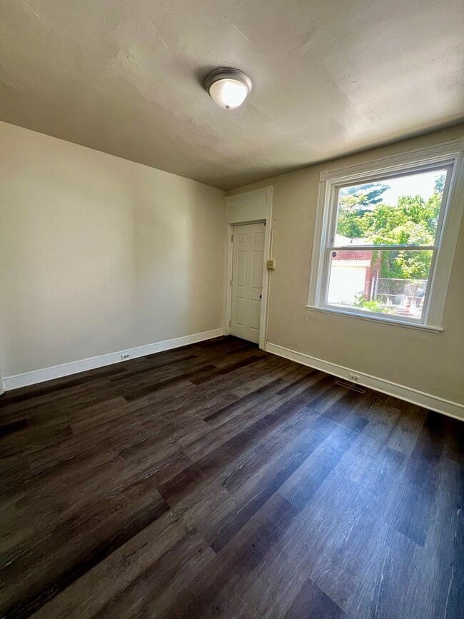 Building Photo - Charming 3BR Townhouse in Cabbage Hill