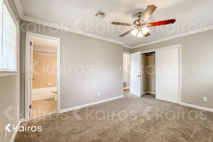 Building Photo - 2073 Edinburgh Dr