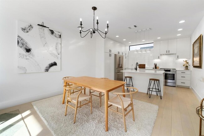 Building Photo - 3406 E 17th St