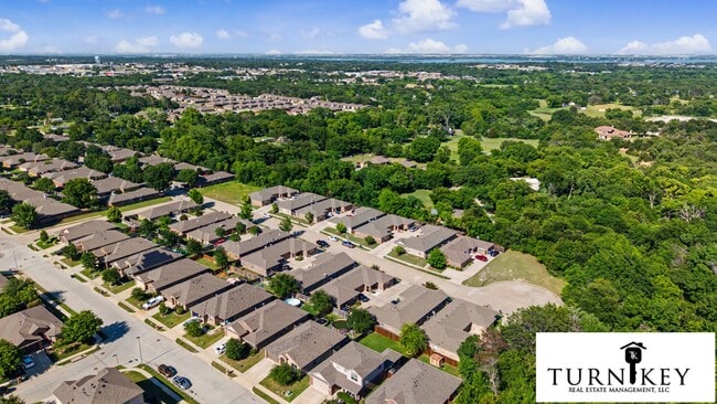 Building Photo - 221 Stewart Bend Ct