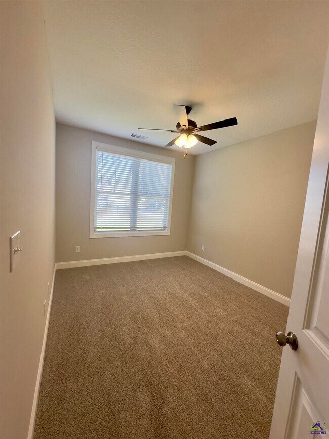 Building Photo - 111 Meyers Lake Dr