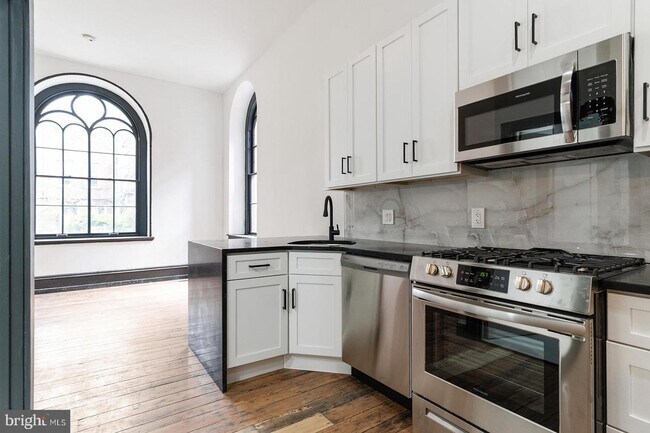 Building Photo - 1520 Green St