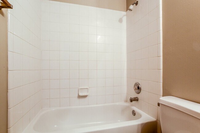 Building Photo - 21243 Linden House Ct