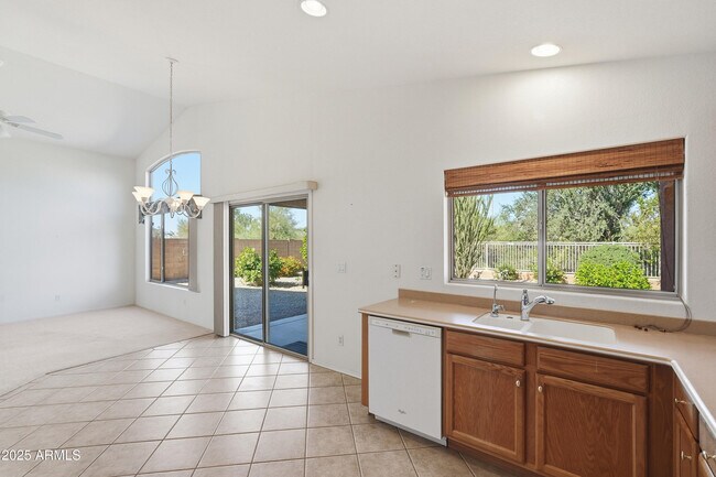 Building Photo - 4626 E Thorn Tree Dr
