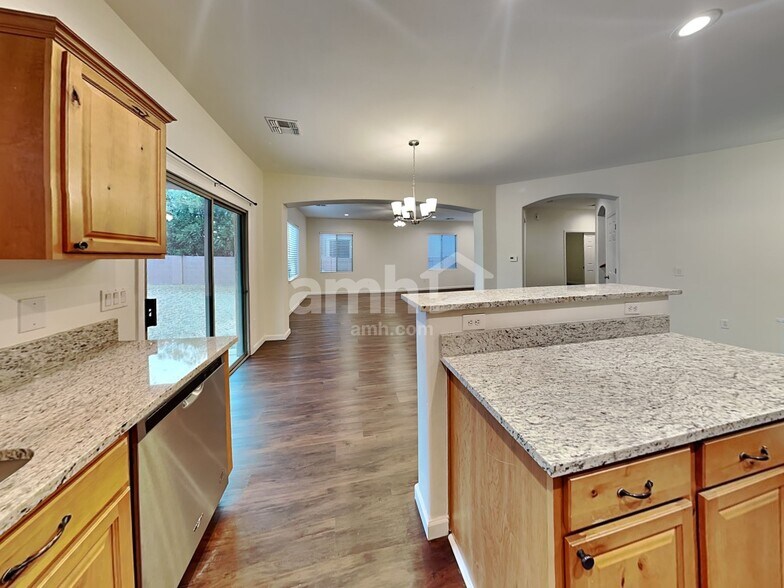 Building Photo - 119 S Beyerville Pl