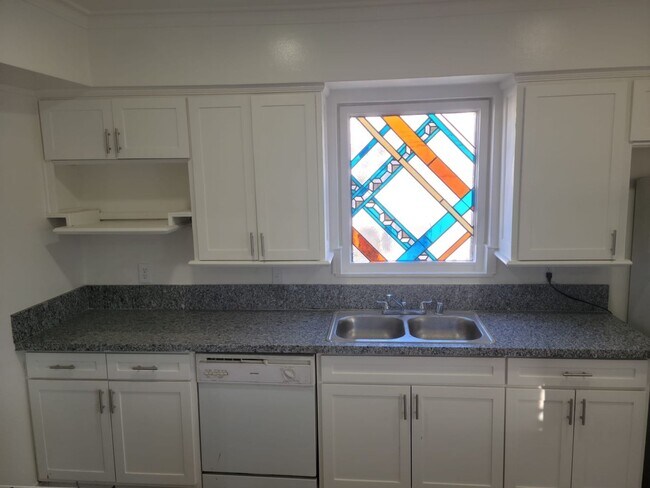 Building Photo - 624