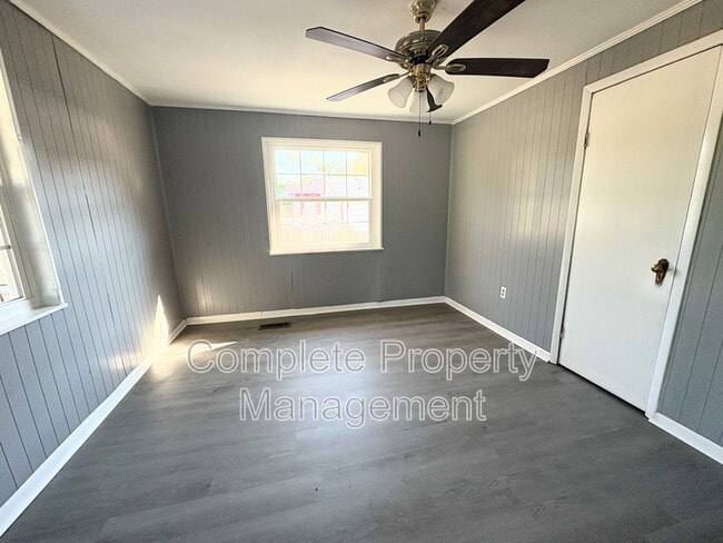 Building Photo - 3533 Jefferson Ave SW