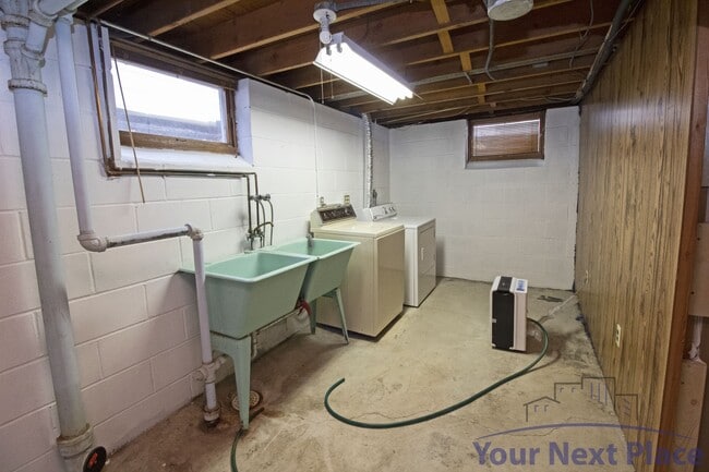 Building Photo - 4359 Toledo Ave N