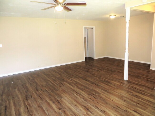 Building Photo - 2809 Rosadele St