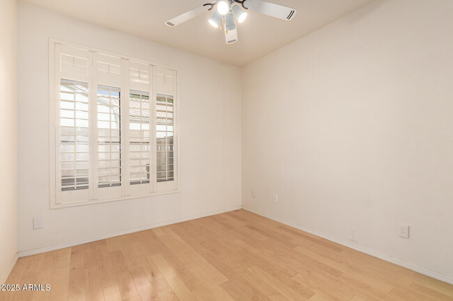 Building Photo - 5543 E Blanche Dr