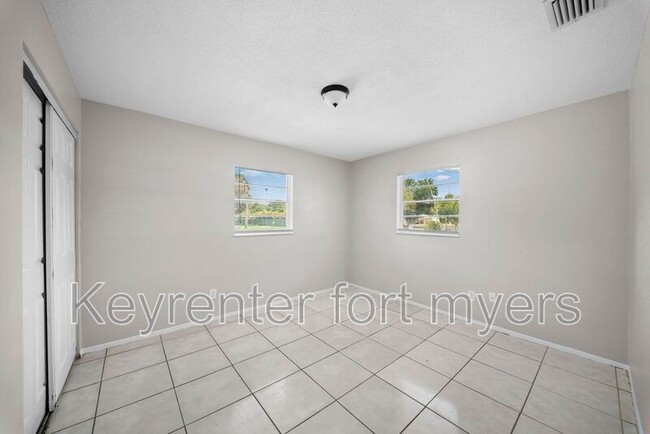 Building Photo - 464A Carolina Ave