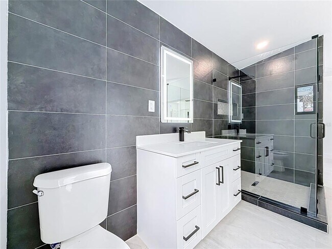 Building Photo - 2472 Tradewinds Dr