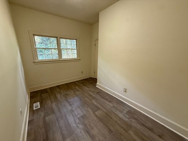 Building Photo - Bloomfield