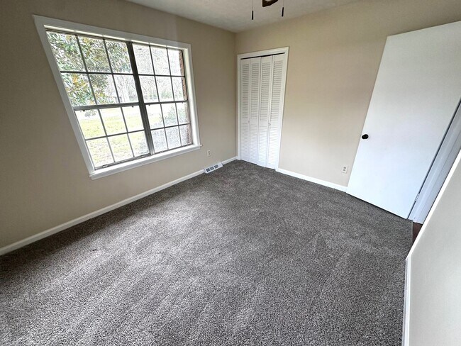 Building Photo - 3 Bedrooms, 2 Bathroom - House in North Rome!