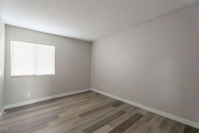 Building Photo - 1735 Navarre Ln