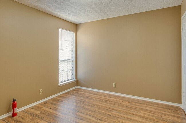 Building Photo - 802 Rachels View