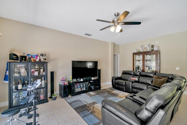 Building Photo - 5145 Marbella Isle Dr