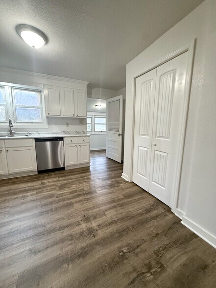 Building Photo - 517 Woodward Ave