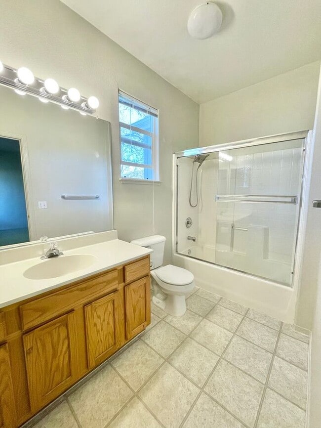 Building Photo - Great 2 bed, 2 bath, 2-story end-unit Condo in Rincon Valley!