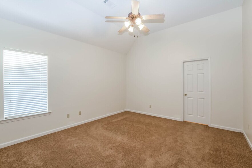 Building Photo - 5787 Reed Bend Cove