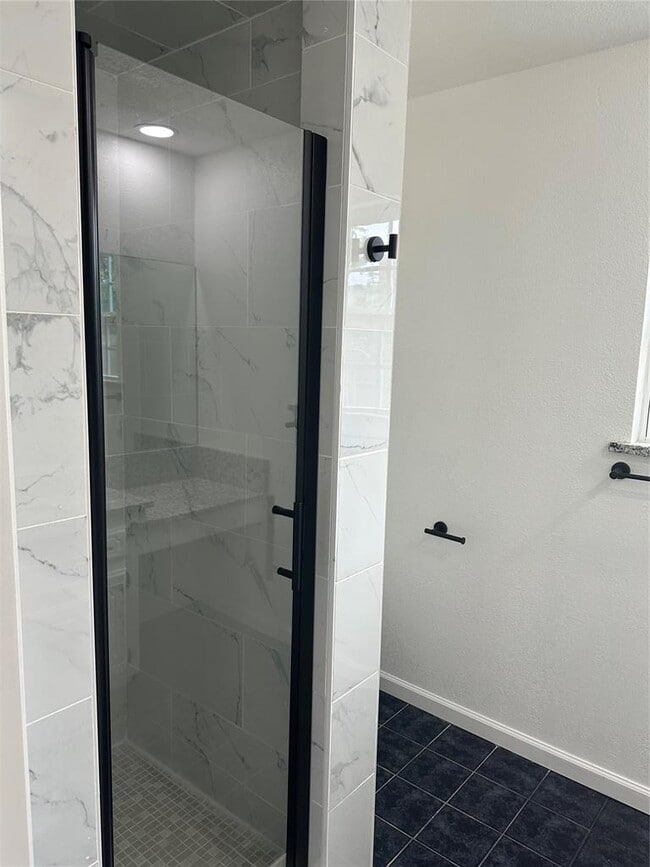 Building Photo - 1318 Alviola Ave