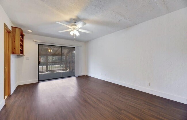 Building Photo - 50 Cypress Fairway Village