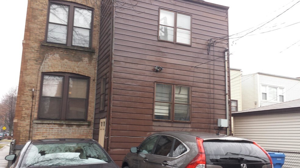 Building Photo - 2232 W Addison St