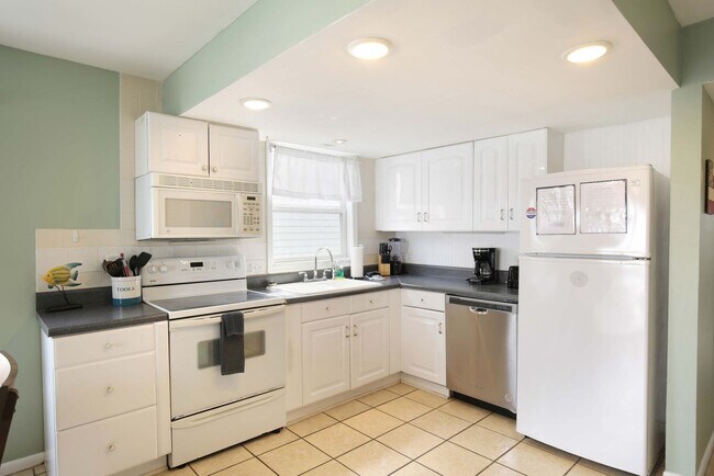 Building Photo - 608 Carolina Beach Ave S