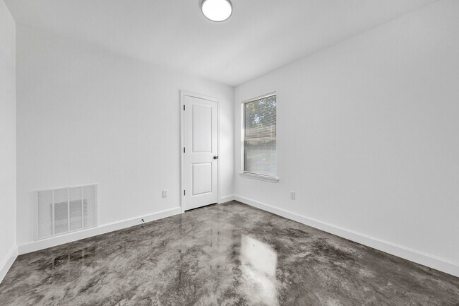 Building Photo - 728 King Rd