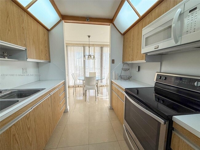 Building Photo - 19667 Turnberry Way