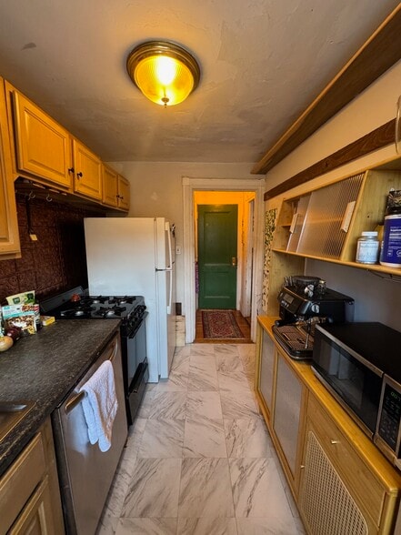 Building Photo - 8 Lindall Pl