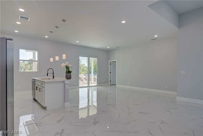 Building Photo - 3121 71st St W