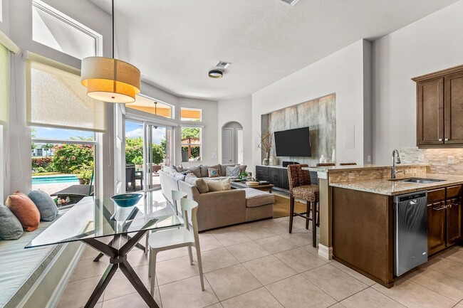 Building Photo - 114 Carmela Ct