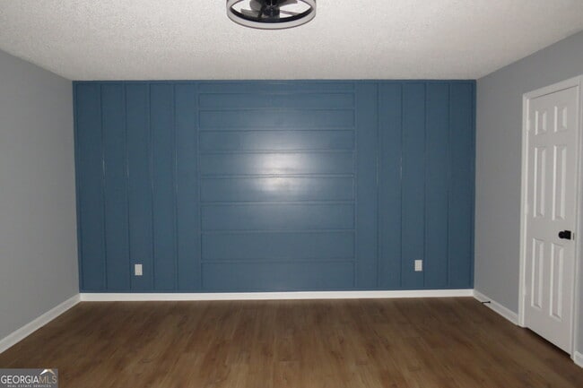 Building Photo - 2060 Bedford Ct