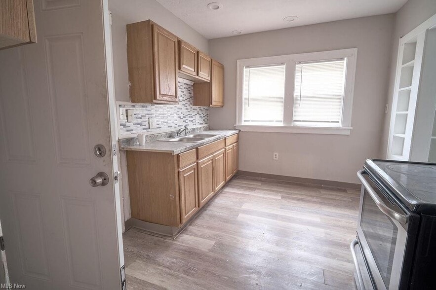 Building Photo - 3652 E 151st St