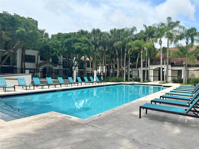 Building Photo - 650 S Park Rd